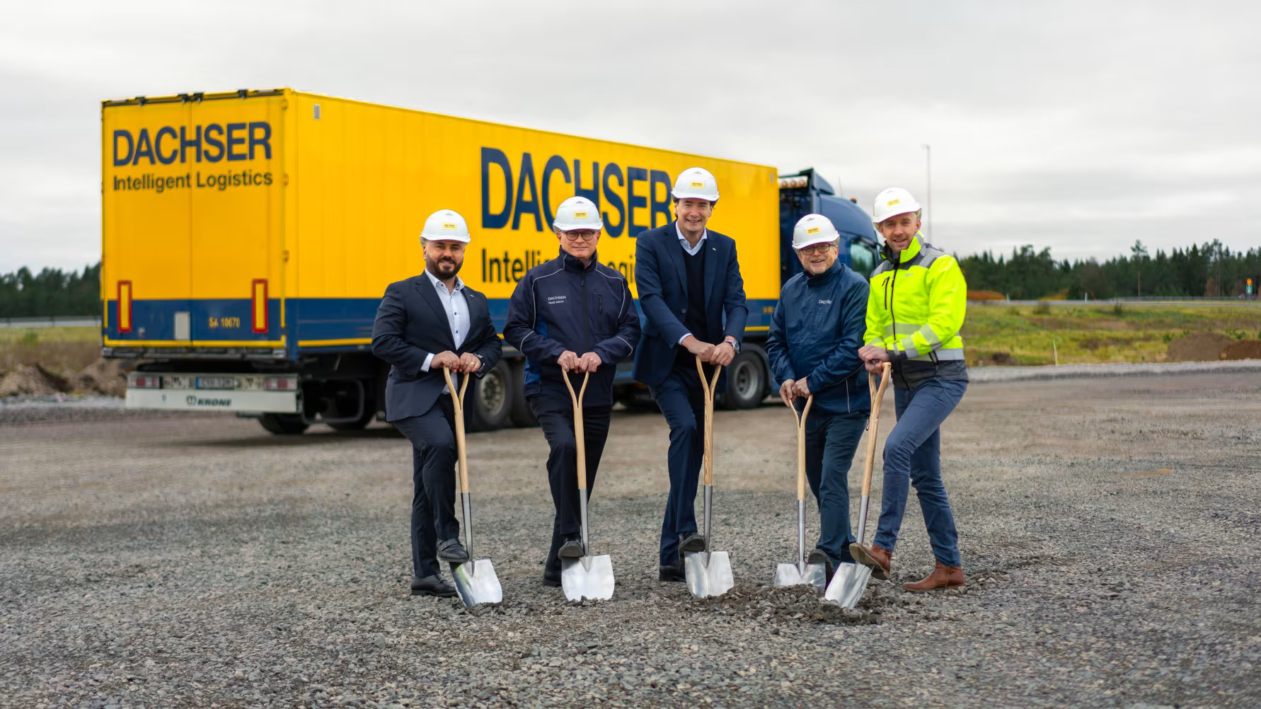  Från vänster: Martin Ishak, Sales Manager. René Sidor, Managing Director Nordic. Carl-Johan Westas, Country Manager Sweden European Logistics och Branch Manager Jönköping. Mats Larsson, Operation Manager. Fredrik Rånge, Contract Logistics Manager.