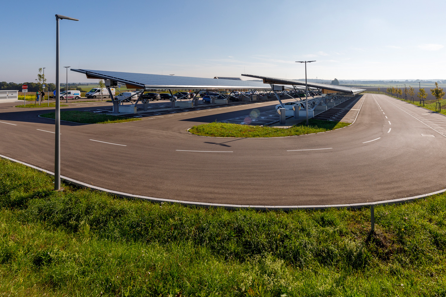  Laddstationen ligger vid en tågstation och är tänkt att användas av pendlare. Foto: Albwerk.