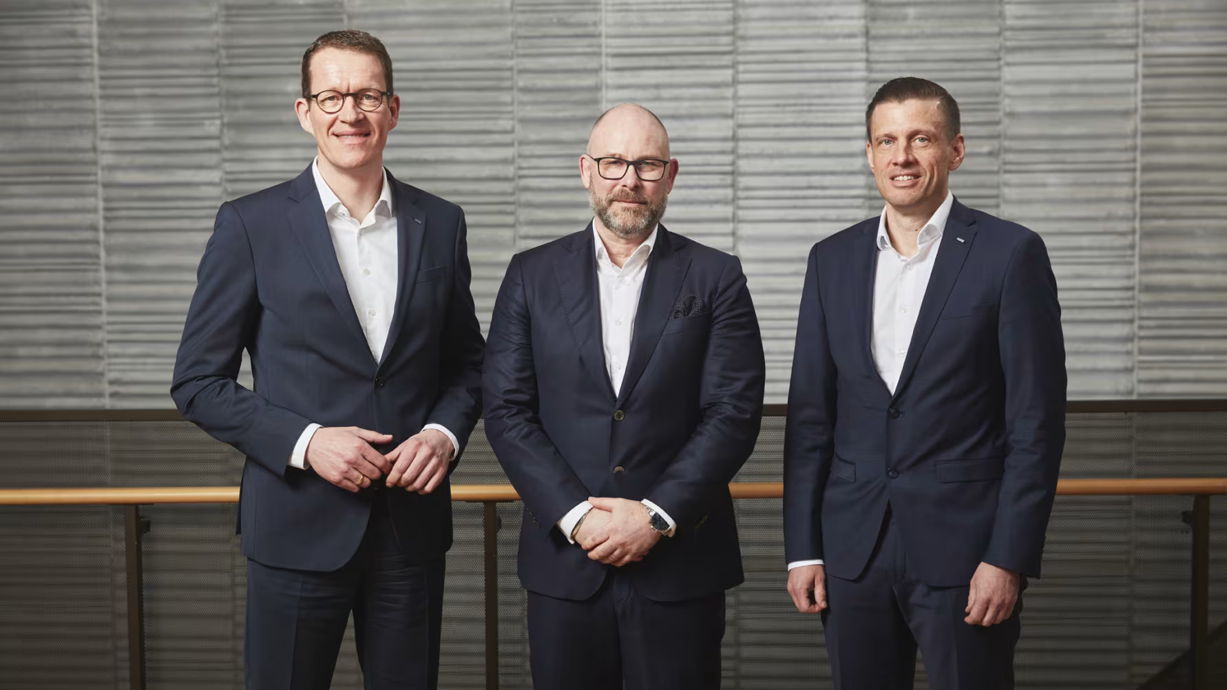   Från vänster: Burkhard Eling, vd hos Dachser, Peter Haveneth, vd hos Frigoscandia och Alexander Tonn, operativ chef Road Logistics hos Dachser.