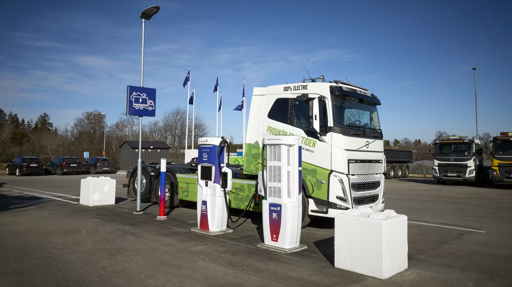 Nu öppnar OKQ8, Skellefteå Kraft och Volvo Lastvagnars en publik laddstation för unga fordon även i Uppsala.