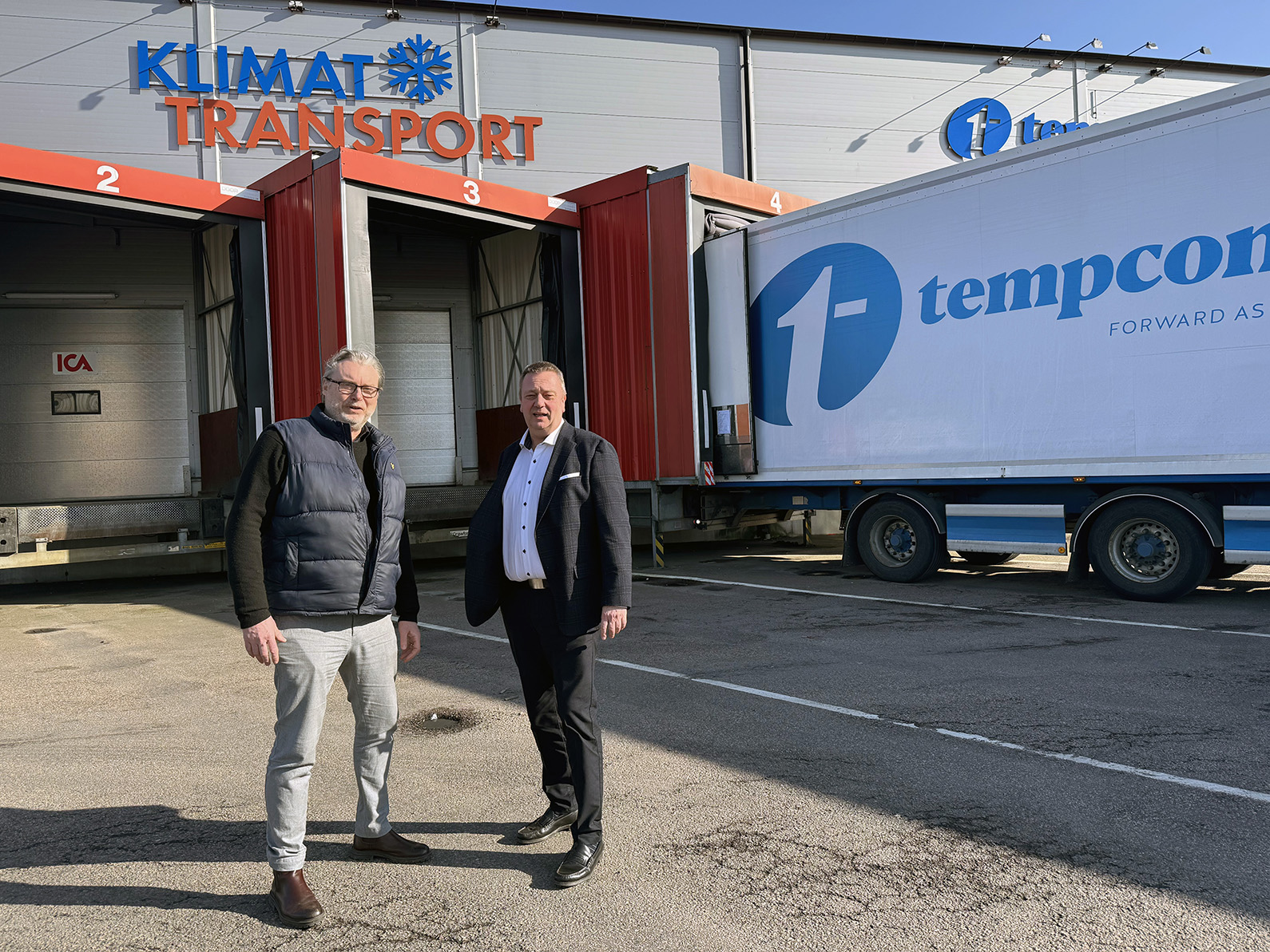 Avgående vd Mats Söderström tillsammans med Peter Möller, ny vd på Klimat-Transport och Syd Frys. Foto: Tempcon Group