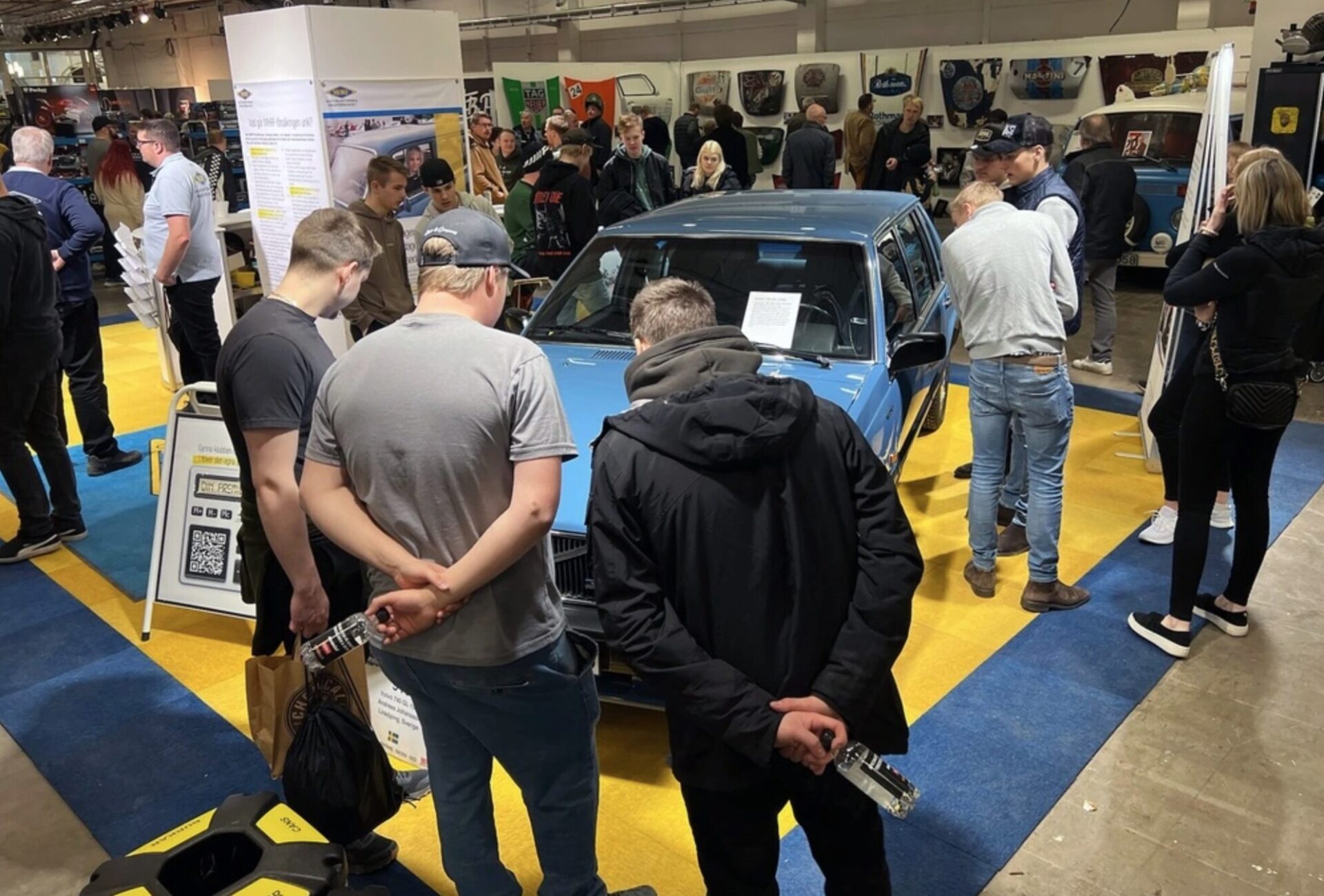 En orörd Volvo 740 GL väckte stort intresse bland såväl yngre som äldre besökare i Motorhistoriska Riksförbundets monter i hall C. Foto: MHRF