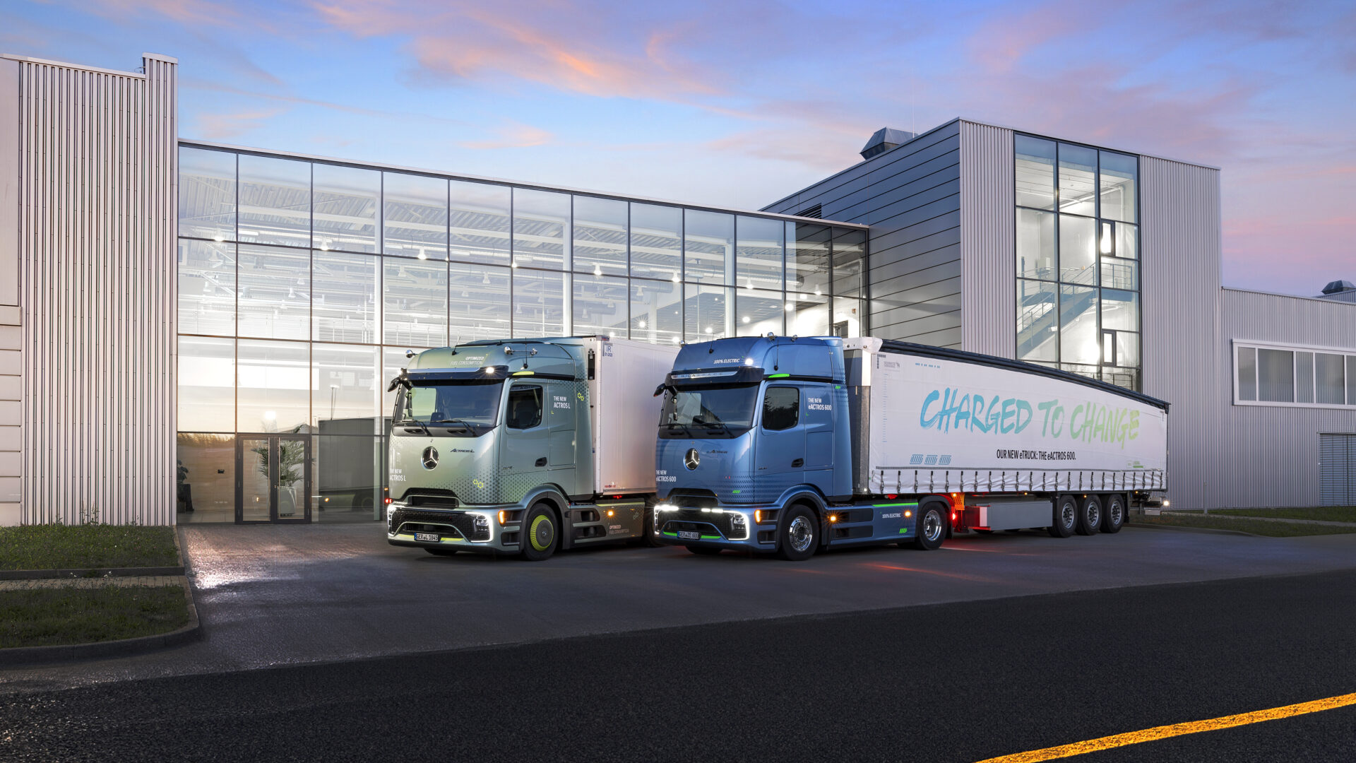 Nya Mercedes-Benz Actros L med ProCabin och den batterielektriska fjärrlastbilen eActros 600. Foto: Daimler Group AG.