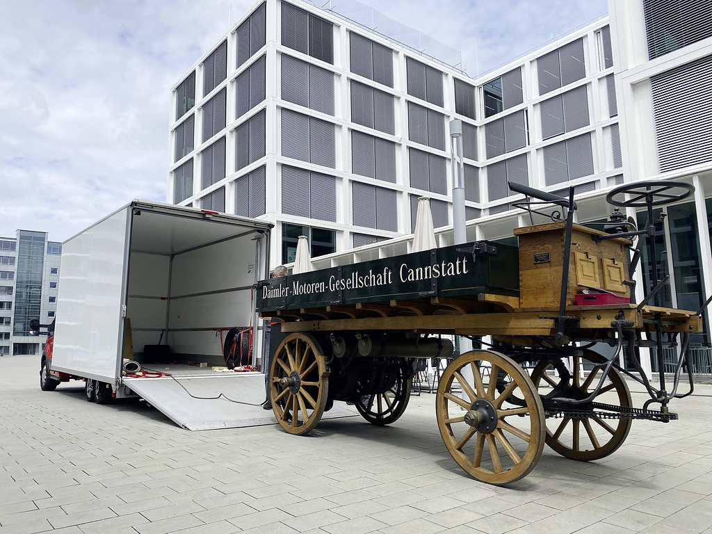 Från museum tillbaka på vägen. Reproduktionen av historiens första lastbil genomgår teknisk renovering. Foto: Daimler Trucks.