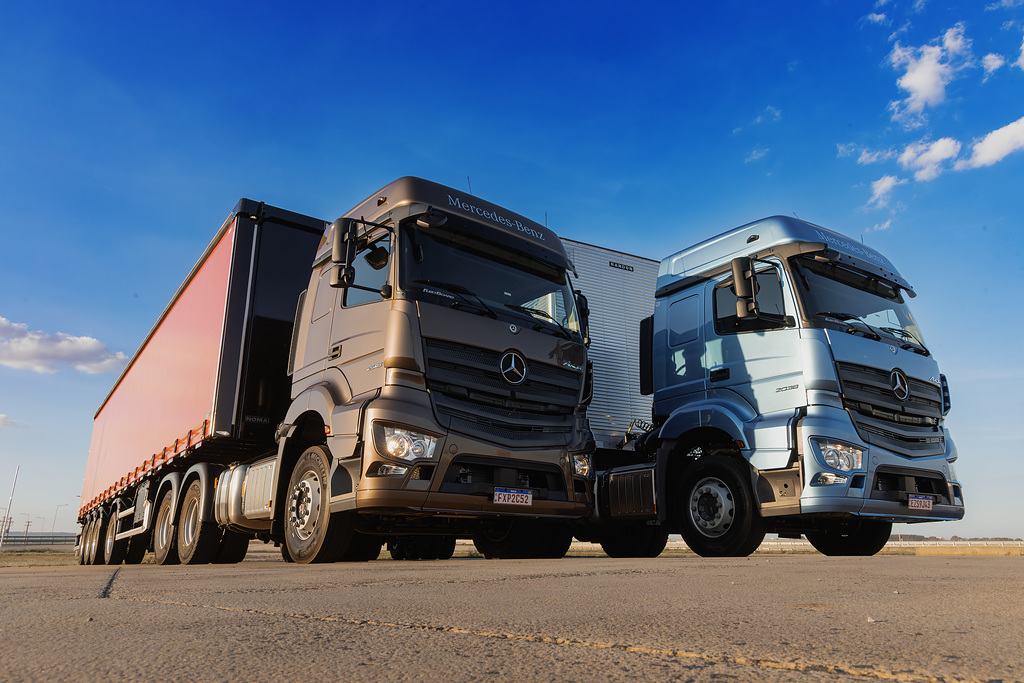 De helt nya modellerna Mercedes-Benz Axor 2038 4x2 och Axor 2545 6x2 är skapade för den brasilianska marknaden. Foto: Mercedes-Benz do Brasil.