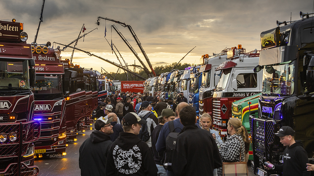 Publikrekord med över 15 000 ”goa och glada” besökare gjorde, tillsammans med ett fantastiskt väder och 1200 deltagande lastbilar, Skåne Truckshow till en total succé. Foton: Albinsson & Sjögren.