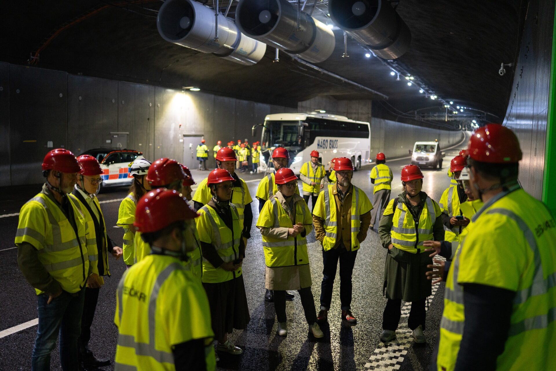   Politiker från sju regioner firade Förbifart Stockholm med ett studiebesök i tunnlarna. Foto: Aksel Örn Ekblom/Mälardalsrådet.