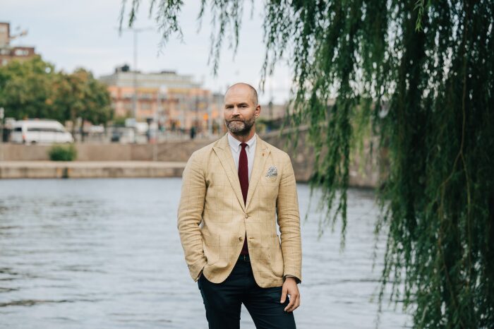 "Det verkar på allvar finnas politiker som drömmer om ett Stockholm som badar i asfalt och avgaser", säger Lars Strömgren (MP), trafikborgarråd Stockholms stad. Foto: Alexander Donka.