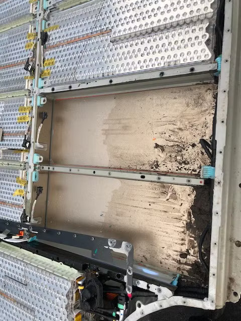 Vatteninträngning i batterilåda. Foto: Bo Ericsson.