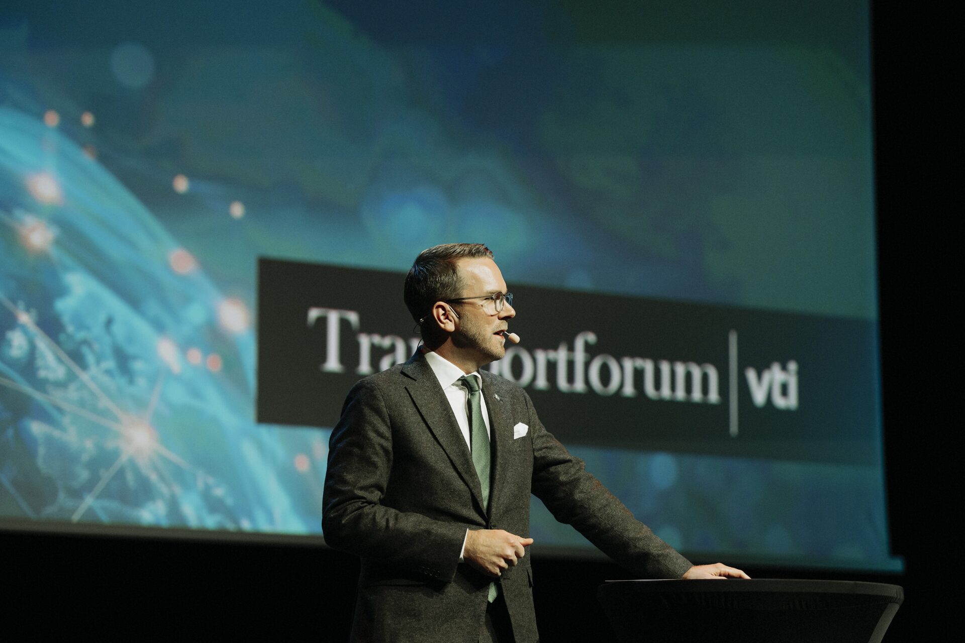 "Betydelsen av robusta, tillförlitliga och fungerande transportsystem är helt avgörande", säger Andreas Carlsson. Foto: Fotografen Satu.