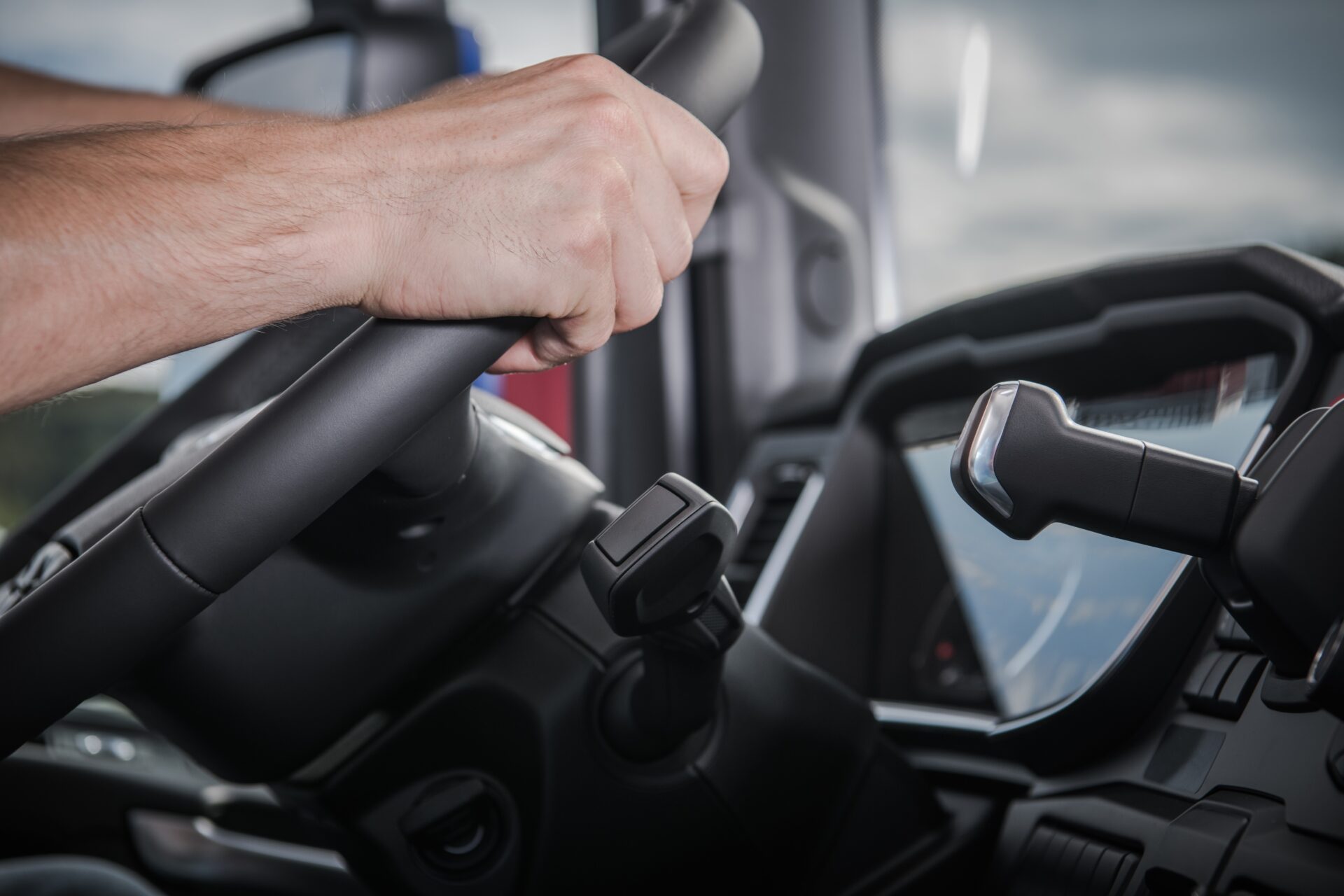 I stället för att minska antalet led av underleverantörer vill EU-parlamentet i stället se mer öppenhet, tydligare ansvar och bättre kontroll av att de regler som redan finns faktiskt följs. Foto: Genrebild/Proffs.