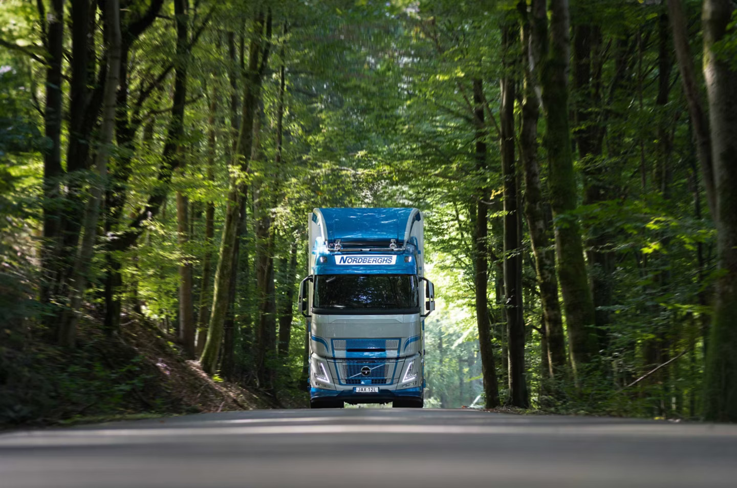  Många åkerier och transportföretag satsar på gasdrivna lastbilar som ett led i hållbarhetssatsningar med ambition att erbjuda så klimatneutrala transporter som möjligt. Foto: Volvo Lastvagnar.