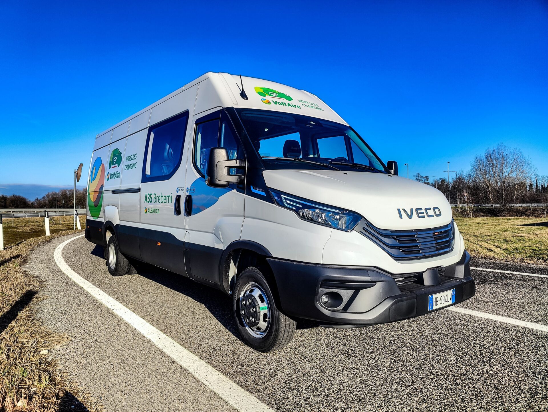  Iveco eDaily 42C Crew Van har integrerad dynamisk och statisk trådlös laddning. Foto: Iveco.