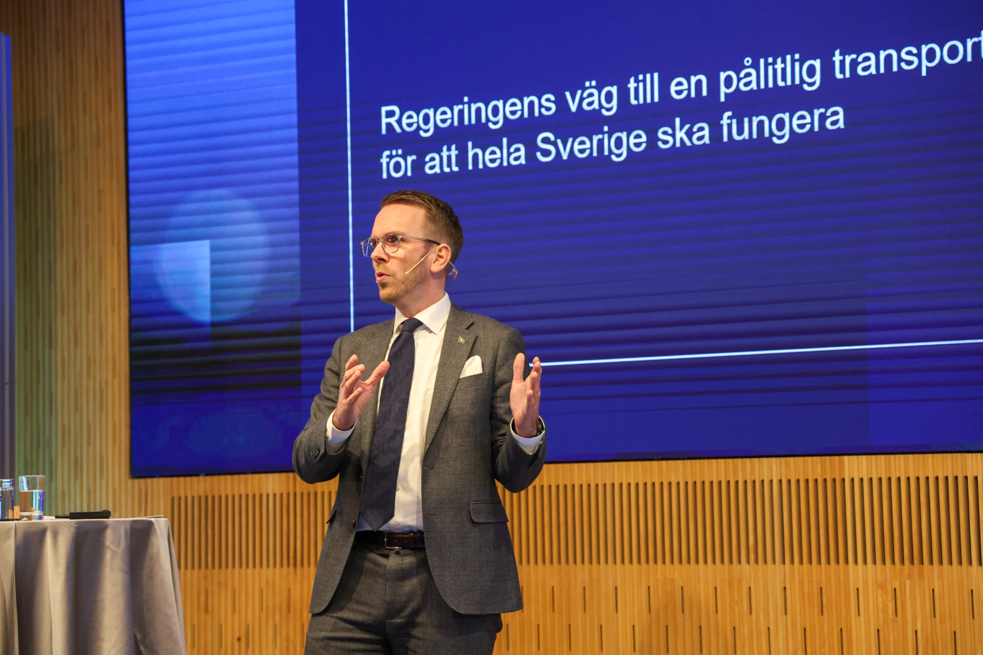 Infrastruktur- och bostadsminister Andreas Carlsson (KD) avrundade dagen. "Underhållsskulden ska byggas bort", sade han.  Foto: Transportföretagen.