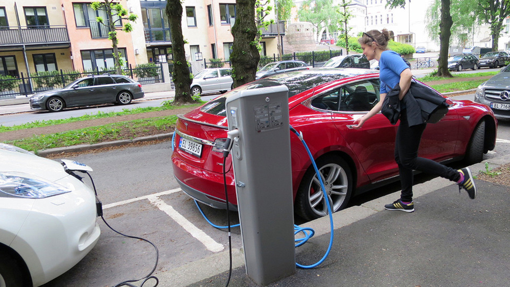 ”EU:s omsvängning riskerar bromsa elektrifieringen”, säger IVL. Foto: IVL.