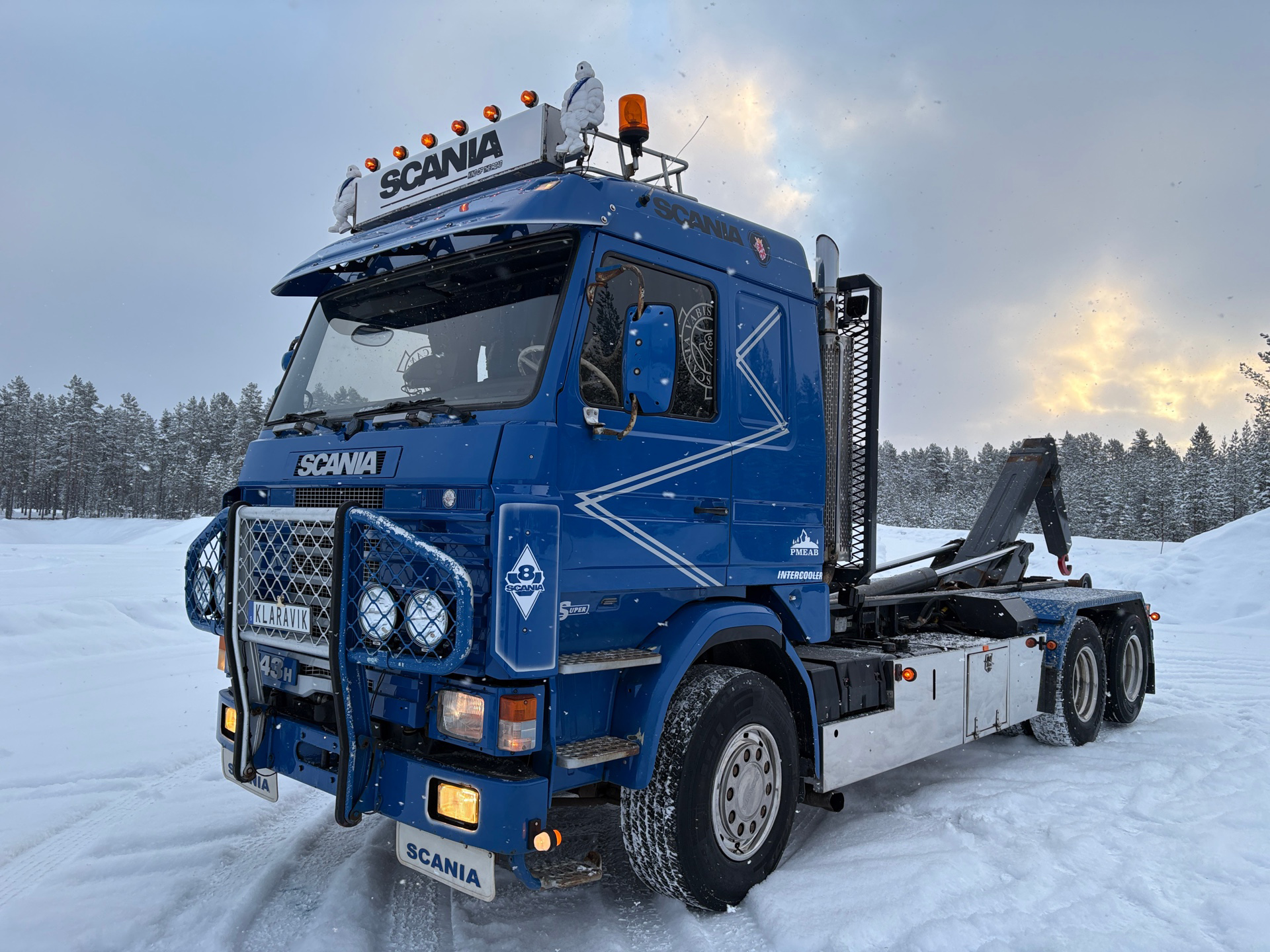Under februari har 1371 fordon bytt ägare på Klaravik. Den här lastbilen, en Scania 143H, tillhör de mest populära lastbilarna som bytt ägare. Foto: Klaravik