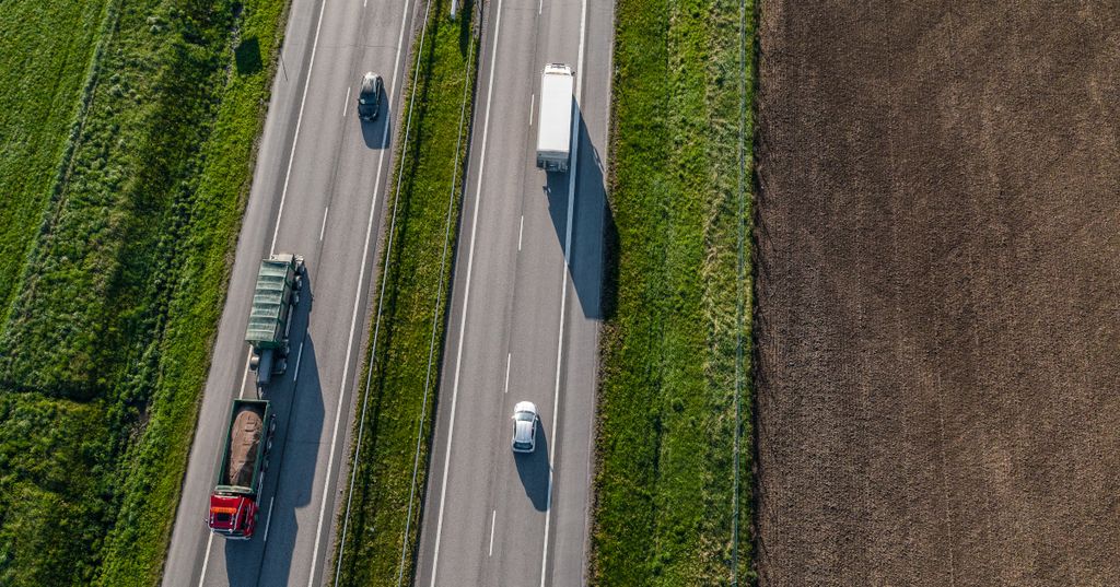 "Vi har ett konkret förslag om att i stort sett helt befria el som används i tunga utsläppsfria fordon från energiskatt", säger Mårten Bergman, transportekonom på Transportföretagen. Foto: Transportföretagen.