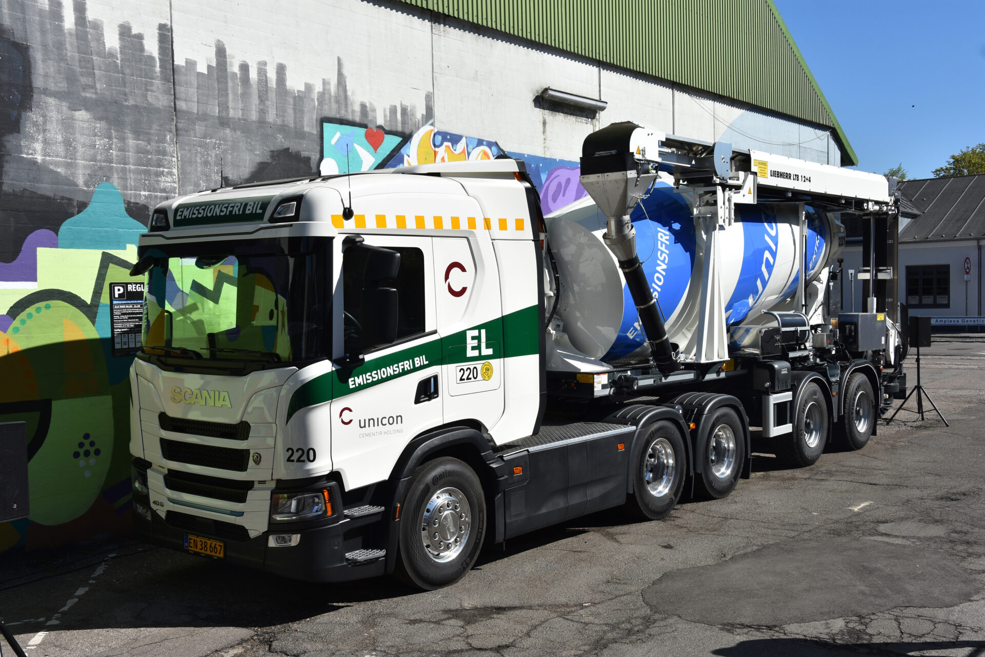    En utsläppsfri lösning är ett viktigt steg mot fossilfri bygglogistik. Foto: Scania.