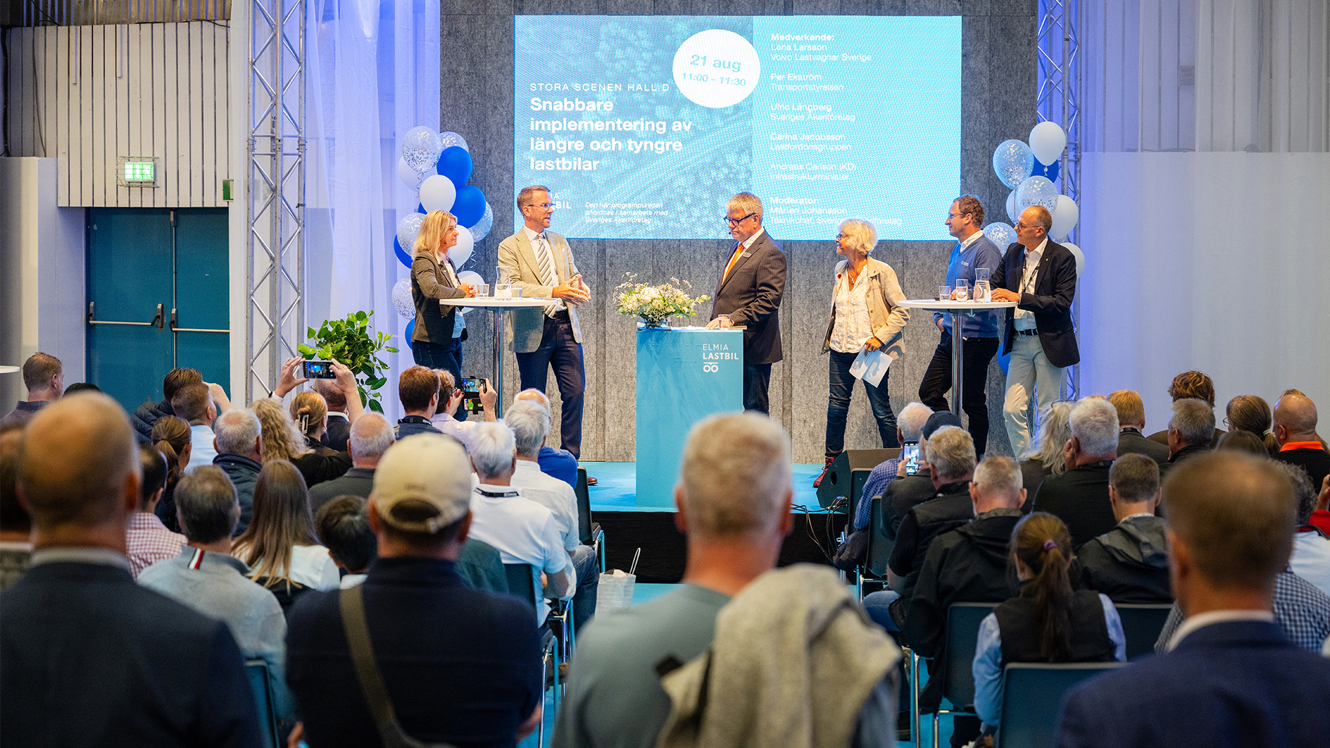 Elmia Lastbil har tagit fram scen- och seminarieprogrammet i nära samarbete med Sveriges Åkeriföretag, med fokus på högaktuella ämnen inom åkerinäringen. 