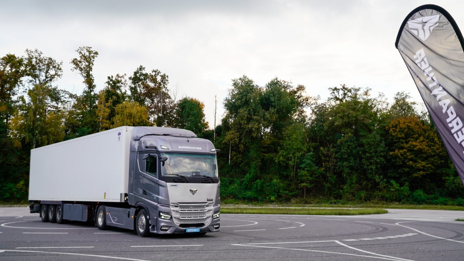  DHL och kinesiska SuperPanther testar elektriska lastbilar. Foto: SuperPanther.