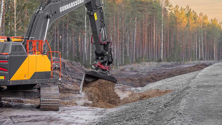 Entreprenaden ska omfatta två elektrifierade arbetsmaskiner och tre elektrifierade tunga lastbilar i den dagliga driften. Foto: Infrakraft.