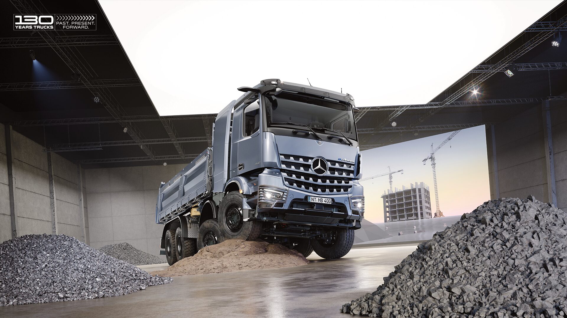   Mercedes-Benz eArocs 400 presenterades på Bauma 2025 och gick in i försäljning i april 2026. Sverigepremiären sker på Elmia Lastbil. Foto: Mercedes-Benz.