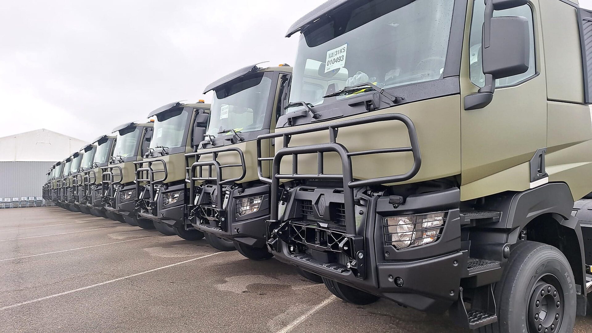 Renault Trucks strävar efter att bidra till att stärka den militära logistikkapaciteten samtidigt som de bidrar till att bevara fransk och europeisk strategisk autonomi och industriell suveränitet. Foto: Renault Trucks.