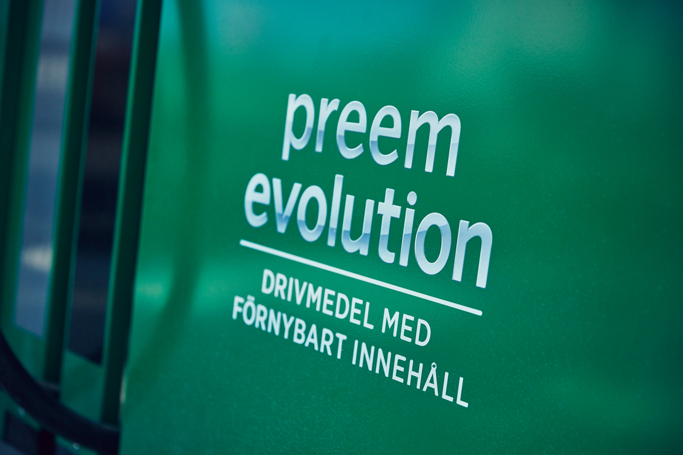 "Sverige behöver långsiktiga spelregler som gör det möjligt att investera i framtidens drivmedel", skriver Svebio. Foto: Preem. 