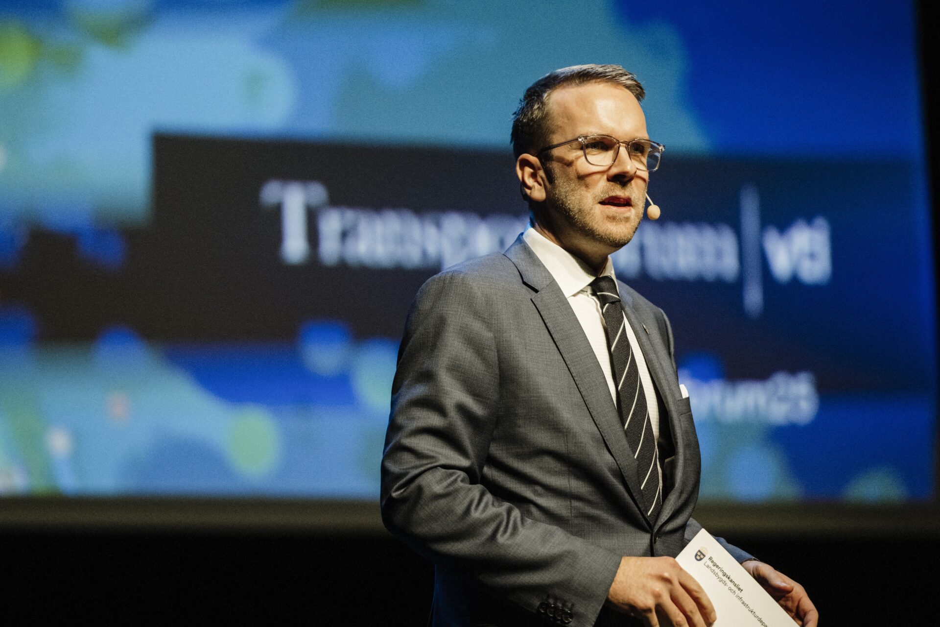 "Med bättre kostnadskontroll, tydliga prioriteringar och effektivare genomförande kan ledtider förkortas", säger infrastrukturminister Andreas Carlsson. Foto: Regeringen/arkivbild.